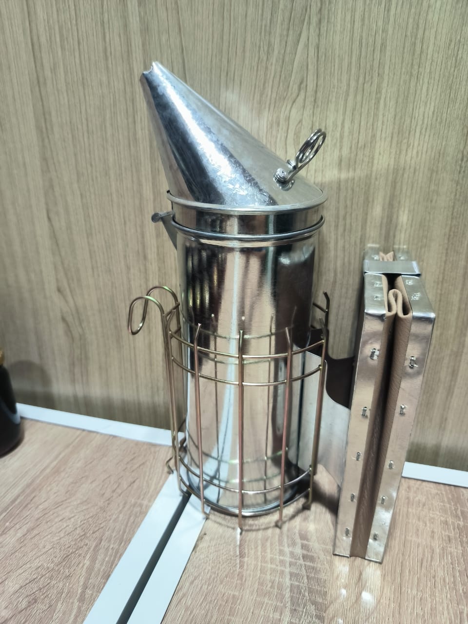 Premium Beekeeping Smoker – Safe & Efficient Bee Control