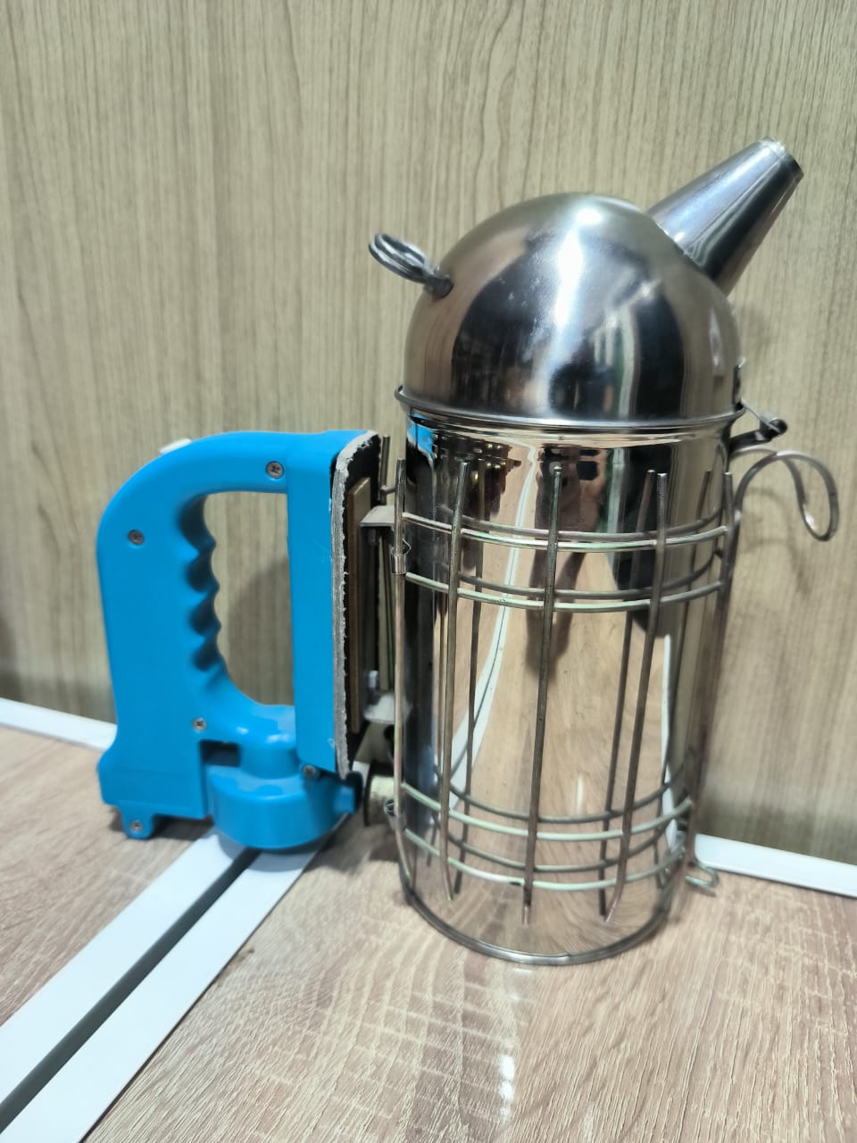 Premium Beekeeping Smoker – Safe & Efficient Bee Control